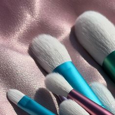 Hank & Henry Beauty on Instagram: "Did you guys get some of our Pastel Brushes in your Mystery Bag ? 💖💖💖
____________________________ 
Personality🤪•Artistry🎨•Philanthropy❤️
| we are #thenightowls |
100% Cruelty Free🐰| 100% Vegan"