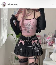 Stil Emo, Pastel Goth Outfits, Goth Outfit, Výtvarné Reference, Pastel Goth Fashion, Pose Fotografi, Kawaii Fashion Outfits, Swaggy Outfits