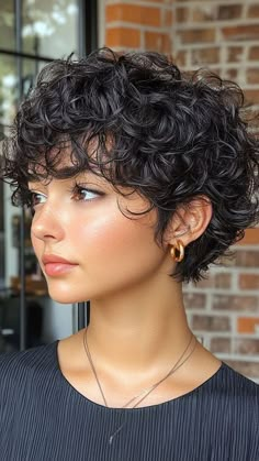 Curly And Short Hairstyles, Haircut For Short Hair Curly, Curly Hair Short Women, Circle Face Hairstyles Short, Short Curly Hairstyles Older Women, Pixie On Curly Hair, Short Curly Hair Pixie Black Women, Chic Short Curly Hair, Short Haircuts For Mixed Curly Hair