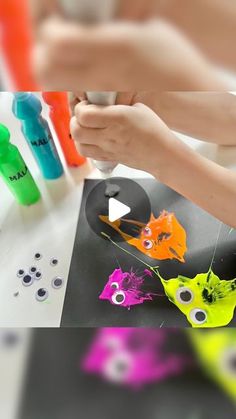 11K likes, 104 comments - the.littles.learn on September 12, 2024: "👾 Splat Monsters! 🎨 If you can handle the possible mess then you must try this!! The kids have so much fun splatting the paint and making cute monsters!! 🥄 💜 This activity is perfect for Halloween so make sure you SAVE it for the spooky season!! 🧡 You’ll need: •Black paper (or any colour!) •Paint •Googly eyes •A Spoon 🎨 Squirt paint onto paper (the bigger the paint blob the bigger the splat!) 🥄 Splat it with a sooon Splat Monsters, Sensory Storytime, Halloween Classroom Crafts, Paint Blob, Eyeball Art, October Calendar, Spooky Stuff, Science Crafts, Halloween Classroom