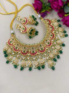 The Kalyan Jewellers collection of gold necklaces include plain necklaces, collar necklaces, antique designs, layered necklaces, gemstone necklaces, and multi-coloured two-tone and three-tone necklaces. Traditional Indian styles such as Rani Haar and Kundan necklaces are also there in our enticing collection. Necklaces Gemstone, Wedding Choker Necklace, Best Necklace, Collar Necklaces, Rani Haar, Gemstone Necklaces, Kundan Necklaces, Gold Necklaces