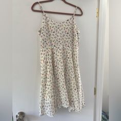 Gap White Floral Print Dress Size Medium Black Sleeveless Midi Dress, White Floral Print Dress, Knit Shift Dress, Elastic Waist Dress, Striped Knit Dress, Silky Dress, Gap Dress, Maxi Knit Dress, Burgundy Dress