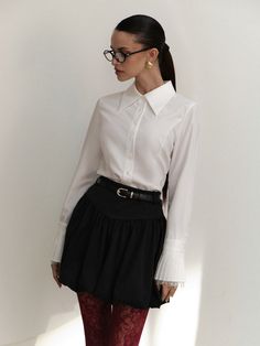 Fitted shirt with lace on the cuffs :: LICHI - Online fashion store University Outfit, University Style, Shirt With Lace, Fitted Shirt, Lace Decor, Mode Chic, Online Fashion Store, Elegant Shirt, Lace Insert