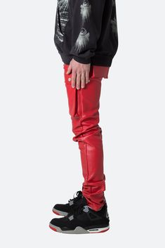 the Leather Snap Cargo Pants are designed with a fit that is relaxed throughout the leg, with cargo pockets located on the front thigh, and finishing off in our custom developed poly-leather fabric. details relaxed fit 100% polyester model is 6’1, 140 lbs and wears a size 30 M65 Jacket, 140 Lbs, Fuzzy Cardigan, Denim Patches, Denim Flares, Knit Shorts, Fabric Details, Leather Fabric, Black Denim