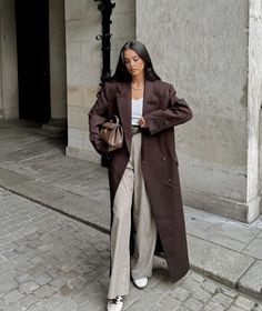 Brown Wool Coat Outfit, Fall Business Outfits, Beige Pants Outfit, Lunch Date Outfit, Brown Wool Coat, Outfit Inspo Aesthetic, Fall Winter Coat, Casual Outfit Inspiration, Autumn Fits