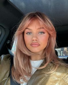 18 Most Impressive Kitty Cut Hair Trends For Every Length Baby Pink Hair, Chic Haircut, Light Pink Hair, Pink Blonde Hair, Blonde With Pink, Spring Hair Color, Strawberry Blonde Hair, Beauty Inspo, Dull Hair