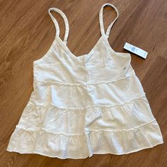 Nwt American Eagle Outfitters Tiered Cami/Tank Top. White, Size Xxs. Super Cute!! Features V-Neck, Ruffled Tiers, And Adjustable Straps. Cute American Eagle Outfits, Flowy Tank Top Outfit, Coastal Fashion, Festival Crop Tops, American Eagle Outfits, 2024 Christmas, Tank Top Outfits, Tank Top White, Cute Tank Tops