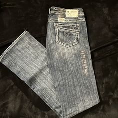 Brand New Silver Jeans With Tags. Size 29w/35l. Beautiful Distressed Style. Wardrobe List, Pretty Jeans, 2000s Outfits, Clothing Pieces, Outfit Inspo Casual, 2000s Fashion Outfits, Silver Jeans, Back To School Outfits, Miss Me Jeans