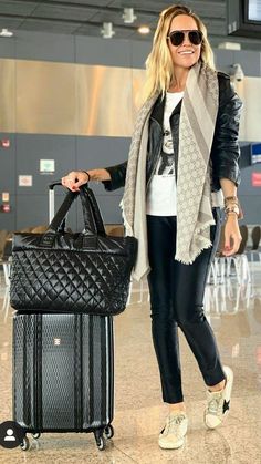 Fall Tropical Outfits, Airport Attire For Women, Outfits For Traveling, Outfit Viaje, Apple Body Shape Clothes, Body Shape Outfits, Apple Body Shape Outfits, Cute Airport Outfit, Airport Attire