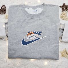 Nike x Denver Broncos Logo Embroidered T-shirt, NFL Sports Embroidered T-shirt, Nike Inspired Embroidered T-shirt Casual Embroidered Crew T-shirt, Sporty Embroidered Crew Neck T-shirt, Blue Crew T-shirt With Embroidered Graphics, Sporty Embroidered Cotton T-shirt, Casual Gray Tops With Embroidered Graphics, Gray Casual Tops With Embroidered Graphics, Blue Embroidered T-shirt For Streetwear, Casual Short Sleeve Sweatshirt With Embroidered Text, Sporty Crew Neck Top With Embroidered Graphics