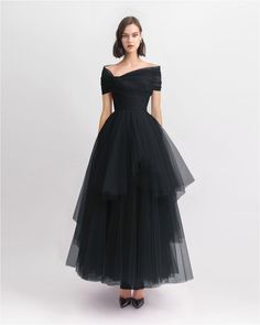 Black Dinner Dress Classy, Tulle Black Dress, Elegant Outfit Classy, Latin Dress, Dress Classy, Ruffles Fashion, Maxi Dress Wedding, Grad Dresses