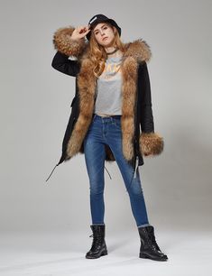 여성을 위한 진짜 천연 너구리 모피 칼라 큰 겨울 재킷 — GeraldBlack.com Fox Liner, Long Outerwear, Winter Fur Coats, Jackets Women, Fox Fur Coat, Womens Parka, Linnet, Coat Women, Winter Jackets Women