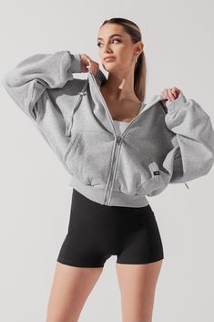 Designed to make you feel like you’re floating on Cloud 9, our super oversized, marshmallowy-soft Cloud Hoodie is simply perfection. It’s basically a warm hug in a jacket.