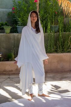 Hooded Cloak Nomad Kimono Festival Costume Festival | Etsy White Jedi Outfit, Cloak Aesthetic, Fantasy Country, Trojan Women, Desert Clothing, Goddess Wear, Nomad Fashion, Jedi Outfit, Silk Summer Dress