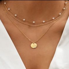 Trending Necklaces, Coin Pendant Necklace, Pearl Choker Necklace, Chain Fashion, Trendy Necklaces, Jewelry Lookbook, Chain Choker Necklace