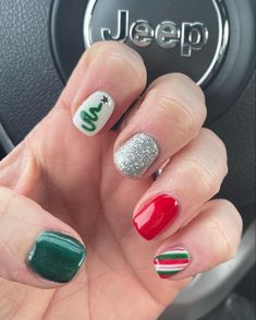 Christmas Skittle Nails, Christmas Gel Nails Designs Simple, Super Short Christmas Nails, Easy Christmas Gel Nails, Fun Christmas Nail Designs, Finger Nails Design, Christmas Nail Colors Dip, Christmas Sns Nails, Christmas Nails Shellac