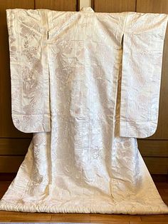 A white Japanese wedding Uchikake for your special day.  Celebrate your special day in this beautiful Kimono robe. Vintage Japanese Kimonos are a unique and stunning piece of Japanese culture. Kimono's are made completely by hand and are considered a wearable work of art. Item: Uchikake Kimono Japanese Wedding Robe No. yukn355 Size: US  Large / Length 70 inch (178cm), Width 25.9 inch (66cm). Condition: Used, Very Good. Please check the photos. Shop the entire collection https://fujiyamarock.etsy Elegant Beige Kimono For Wedding, Elegant Beige Wedding Kimono, Traditional White Kimono For Ceremonies, Traditional White Kimono For Wedding, White Lace Kimono, Beautiful Kimono, Kimono Japanese, Japanese Wedding, White Kimono