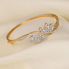 Gold Bracelet Simple, Diamond Bracelet Design, Beautiful Bracelets, Jewelry Bracelets Gold, Wedding Jewellery Collection, Gold Bride Jewelry, Gold Rings Fashion, Bracelets Gold, Gold Rings Jewelry