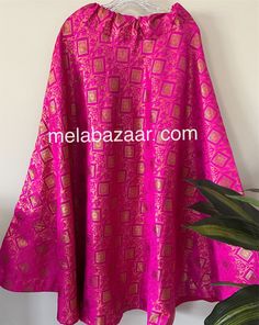 Brocade lehenga skirt with a big flare. Skirt length: 40 inches. Skirt waist: fits up to 38 inches. Party Skirt With Unstitched Blouse For Diwali, Diwali Party Skirt With Unstitched Blouse, Traditional Drape Skirt For Navratri Party, Navratri Party Skirt With Traditional Drape, Traditional Drape Navratri Party Skirt, Pink Lined Maxi Skirt For Wedding, Anarkali Long Skirt For Festivals, Long Skirt For Diwali Party, Festival Skirt With Pallu