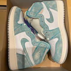 Air Jordan 1 Retro High - Turbo Green - Size 4y But A 5.5 In Women! - Brand New - Comes With Box & Shoelaces (See Pic) Feel Free To Ask Any Questions Offers Are Welcomed :) Jordan 1 Black Toe, Jordan 4’s, Pink Jordans, Turbo Green, Blue Chill, Jordan 1 Black, Red Jordans, Jordan Retro 12, Jordan 11 Retro Low