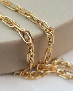 Men's & Women's 18K Gold Paperclip Chain necklace! --- Crafted in GUARANTEED HIGH-QUALITY 18-Karat GOLD -- Pure Gold Material, Not Gold-Filled or Plated --- ** Chain options base on their length and weight: 20 inches - 2 millimeter - 3.25 grams 20 inches - 3 millimeter - 5.00 grams Closure: Lobster clow ( Strong and Durable ) Style: Paperclip   Please feel free to message me for any costume sizing or engraving requests! * About 18K Gold: 18K gold pieces are crafted to last a lifetime. When it co Anniversary Link Chain Necklace With Paperclip Chain, Anniversary Paperclip Chain Link Necklace, Anniversary Paperclip Chain Necklace, Figaro Link Chain Necklace For Anniversary, Gold Paperclip Chain Necklace For Anniversary, Classic Paperclip Chain Necklace For Anniversary, Cuban Link Necklace, Paperclip Chain Necklace, Paperclip Necklace