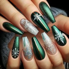 Xmas Nail Designs Almond, Xmas Nails Christmas Green, Winter Green Nails Acrylic, Winter Christmas Nails Green, 2024 Christmas Nail Designs, White And Green Christmas Nails, Christmas Nail Green, Green Snowflake Nails, Grinch Acrylic Nails