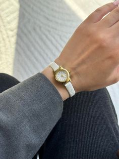 ⌚The elegant and refined design of our watch has been carefully processed in every detail. While dazzling with its elegant dial, delicate indexes and stylish embroidered cord, it emphasizes the elegance and elegance of women. ⌚The case diameter of our watch is 18 mm ⌚It is suitable for daily use. ⌚It is a steel case. The strap is leather. ⌚It is a special series model that is not available in any other store. ⌚It is compatible with combinations and can be combined with almost all pieces. ⌚Minera Classic Adjustable White Watch Accessories, Classic White Adjustable Watch Accessories, Classic White Watch Accessories For Everyday Use, Classic White Watch Accessories For Everyday, Classic White Watch For Everyday Use, Classic White Watch For Everyday Wear, Classic White Watch For Everyday, Luxury White Watch For Everyday Wear, Timeless Adjustable Watch Accessories