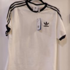 Adidas Original Eb6489 T-Shirt 100% Cotton. White Sporty Crew Neck T-shirt, White Short Sleeve Sporty T-shirt, Adidas Three Stripes Crew Neck T-shirt, Adidas White Sporty T-shirt, White Adidas Sporty T-shirt, White Sporty Crew Neck Shirt, Sporty White Crew Neck Shirt, White Three Stripes Top For Streetwear, Adidas Basic T-shirt With Three Stripes