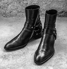 Introducing our Men's Black Leather Ankle Boots, the perfect combination of style, comfort, and durability. Crafted with utmost precision, these side zipper boots for men are a must-have addition to your footwear collection. Made from genuine leather, both the upper and lining of these boots offer unmatched quality and a luxurious feel. The soft and supple leather ensures a comfortable fit, while also providing excellent breathability to keep your feet fresh throughout the day. The sole and heel of these boots are also crafted from genuine leather, offering exceptional flexibility and durability. The high-quality construction guarantees that these boots will withstand the test of time, making them a reliable choice for everyday wear. Featuring a convenient zip closure, these ankle boots en Mens Biker Boots, Mens Dress Boots, High Ankle Boots, Ankle Boots Men, Handmade Leather Shoes, Mens Boots Fashion, Black Motorcycle, Harness Boots, Mens Leather Boots