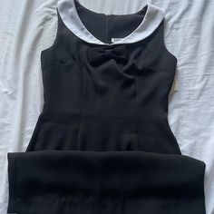 Vintage 90s Does 60s Mod Deadstock Black Tank Dress With Collar. White Collar With Bow Detailing Underneath. Zipper At Back. Original Tags Still Attached. Measurements Taken Lying Flat And Doubled. Bust: 32" Waist: 26" Hips: 34" Total Length: 30 ½" #Goth #90s #Deadstock #Vintage Fitted Retro Black Mini Dress, Fitted Black Mini Vintage Dress, Fitted Black Vintage Mini Dress, Retro Knee-length Mini Dress For Formal Occasions, 60s Dresses Vintage, 60s Goth, 1960s Dresses Vintage, 1960s Style Dress, 1960s Fashion Women