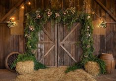 Rustic Barn Wood Door Backdrop - Gatsby Backdrop Country Photobooth, Barn Door Wedding Backdrop, Wooden Backdrop Wedding, Wood Wedding Backdrop, Barn Door Wedding, Barn Wood Door, Door Backdrop, Barn Door Decor, Farm Door