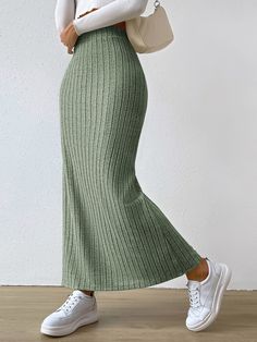 Chique Outfit, High Waisted Maxi Skirt, Knit Midi Skirt, Skirt Maxi, Modest Clothing, Modest Fashion Outfits, 가을 패션, Looks Vintage, Modest Outfits