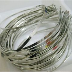 50 pcs 3mm metal headband with bent end,  USD10 for 50 pieces, wholesale metal headbands Blonde Braiding Hair, Metal Hairband, Hair Bands Diy, Material Samples, Hair Color Streaks, Ribbon Sculpture, Metal Headband, Diy Bag Designs, How To Make Headbands