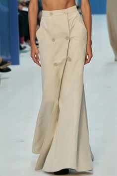 Max Mara Spring 2023, Spring 2023 Ready To Wear, 2023 Ready To Wear Collection, 사진 촬영 포즈, 2023 Ready To Wear, Fashion Mistakes, Chic Fashion, Fashion Details