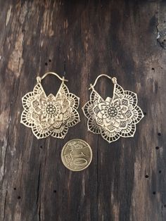 Tribal geometric mandala gold earrings dainty made of brass. SIZE: 45 mm x 40 mm. YOU CAN FIND SOME SIMILAR MODELS IN: https://www.etsy.com/es/listing/483419991/pendientes-tribal-espiral-brass-earrings?ref=shop_home_active_1&frs=1 https://www.etsy.com/es/listing/702446473/pendientes-bohemios-ethnic-earrings-gold?ref=shop_home_active_6&frs=1 https://www.etsy.com/es/listing/701692855/pendientes-tribales-gold-earrings-ethnic?ref=shop_home_active_7&frs=1 SHIPPING: I use certified mail fo Bohemian Bronze Earrings With Intricate Design, Bohemian Gold Plug Earrings With Intricate Design, Spiritual Gold Earrings With Intricate Design, Bohemian Bronze Hoop Earrings For Gift, Bohemian Bronze Earrings As Gift, Bohemian Bronze Earrings For Gift, Bohemian Brass Drop Flower Earrings, Bohemian Metal Flower Earrings, Gold Flower Earrings For Festival