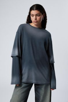 oversized double dyed longsleeve top - Faded Dark Blue | Weekday WW Oversized Top Outfit, Flamingo Fashion, Oversize Outfit, Layered T Shirt, Layered Shirts, Men Trousers, Oversized Long Sleeve, Dark Khaki, Oversized Top