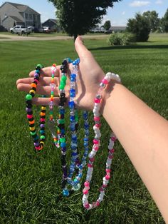 Dies sind personalisierte Kandi Halsketten! Sie können sie anpassen, wie Sie möchten, und Reize können hinzugefügt werden, wenn wir sie haben! Dasselbe mit Worten! Kandi Necklaces, Kandi Necklace, Kandi Inspo, Paw Paw, Kandy, Wedding Basket, Spooky Season, Favorite Jewelry, Necklace Etsy