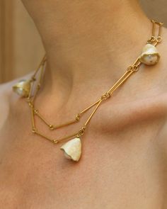 Gold Necklace With Pearl Charm, Unique Gold Necklace With Pearl Charm, Handmade Gold Shell Necklace For Wedding, Handmade Vintage Gold Shell Necklace, Gold Shell Necklaces For Weddings, Chunky Chain Necklaces, Big Fashion, Gold Bar, Lily Of The Valley