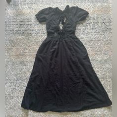 This Stunning Free People Dress Is A Must-Have For Any Fashion-Forward Woman. The Beautiful Floral Pattern And Intricate Embroidery Details Make It A Perfect Choice For A Party Or Formal Occasion. The Dress Features A V-Neckline, Short Cap Sleeves, And An Open Back Design That Adds A Touch Of Bohemian Style. Made Of 100% Cotton With A Lace Fabric Type, This Long Maxi Dress Is Comfortable And Perfect For The Summer Or Spring Season. It Comes In A Size M And Has A Pullover Closure. The Dress Is No Cotton V-neck Midi Dress For Date Night, Black Midi Dress With Tie Back, Black Cotton Maxi Dress With V-neck, Black Cotton V-neck Maxi Dress, Black Midi Dress With Lace Trim For Brunch, Black Cotton Dresses With Lace Trim, Black Midi Length Dress With Tie Back, Black Maxi Dress With Tie Back For Brunch, Casual Midi Dress With Lace Trim For Date Night