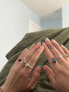 Mix Metals Rings, Ring Arrangement On Hand Aesthetic, Silver Jewelry Outfits, Things I Find Chic, Silver Ring Stack Chunky, Silver Ring Stack Aesthetic, Silver Rings Stack Aesthetic, Silver Ring Stacking Ideas, Where To Buy Rings