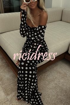 Fitted Long Sleeve Polka Dot Maxi Dress, Polka Dot Ruched Dress For Party, Polka Dot Ruched Party Dress, Off Shoulder Fashion, Style Party, Dress Home, Sport Chic, Shoes With Jeans, Polka Dot Print