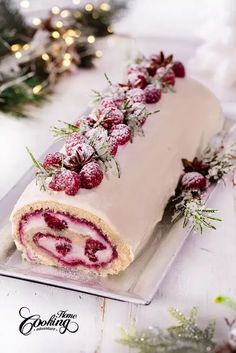 Celebrate Christmas with our tasty Raspberry Cake Roll, an amazing twist on the classic holiday treats. Baked Apple Pie Rice Paper Rolls, Jam Uses Ideas, Holiday Rolls Christmas, Christmas Dessert Roll Cake, Holiday Cake Rolls, Christmas Raspberry Cake Roll, Cake Rolls Christmas, Christmas Rolled Cake, Raspberry Cake Roll Recipe