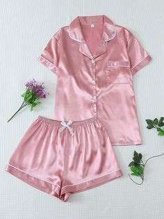 2 piezas Conjunto de pijama con Top de cuello polo con ribete de satén y manga corta y pantalones cortos con lazo para mujeres Rosa Casual-Joven,Casual-Mujer    Color combinado,Liso Conjunto de Pantalones Cortos No-Elástico Verano,Primavera/Verano Women Sleep & Lounge, size features are:Bust: ,Length: ,Sleeve Length: Summer Weddings Bridesmaids, Pijama Satin, Pink Pjs, Satin Pjs, Summer Loungewear, Shorts Pajama Set, Cute Pajama Sets, Bow Shorts