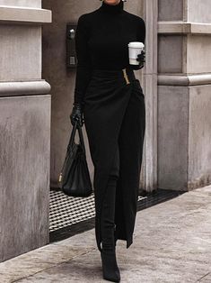 Simple Plain Turtleneck Long Sleeve T-Shirt | stylewe Tweed Corset, Funeral Outfit, Strapless Corset, Elegante Casual, Stil Inspiration, Looks Black, Elegantes Outfit, All Black Outfit, Long Sleeve Knit Tops