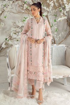 Ella Organza Dresses, Western Dresses For Women, Designer Outfit, Latest Dress Design, Master Card, Pakistan Fashion, Pure Chiffon, Sleeves Designs For Dresses, Simple Pakistani Dresses