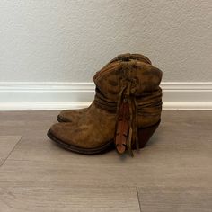 Lucchese Robyn Ankle Brown Suede Printed Feather Fringe Western Cowboy Boots Women’s Size 7.5 Pre-Owned Normal Wear Great Condition Fast Shipping Please Message If You Have Any Questions Feather Fringe, Cowboy Boots Women, Western Cowboy Boots, Boots Women, Western Cowboy, Brown Suede, Cowboy Boots, Womens Boots, Cowboy