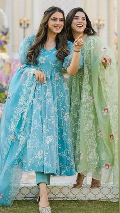 #photography#photooftheday#outfits#instagram#iphone#usa#trending#reels#embroidery#weddingdress#wedding#suit#fashion#frock#girlsfashion Organza Frocks, Indian Dresses For Women, Function Dresses, Elevated Casual