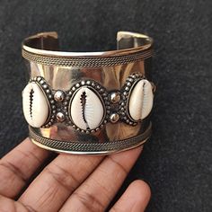 You will receive very beautiful  Cowries Charm Antic look Tribal bangle Bracelet.  Stone :Cowries  Bangle Width  : 2"  approx. Innerdiameter : 2.4"  approx. Many thanks for you visit my store ♥ if you have any question please contact us. For wholesale Price Please Convo me. You can order different items as many you like . Handmade Shell-shaped Silver Bracelets, Handmade Silver Shell Bracelets, White Bohemian Cuff Jewelry, Bracelet Stone, Brass Cuff, Jewelry Antique, Cuff Bangle Bracelet, Brass Jewelry, Cuff Bangles