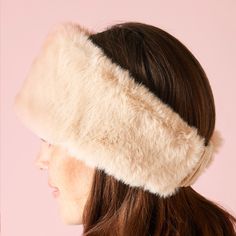 Side profile of a model wearing an oatmeal colored faux fur headband against a light pink background. Oatmeal Cream, Sweets Gift, Book Candle, Cozy Cabin, Beauty Wellness, Art Furniture, Comforters Cozy, Winter Looks, Air Plants