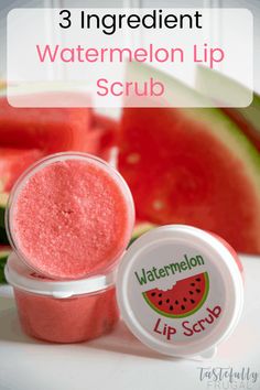 Make A Lip Scrub, Lip Scrub At Home, Diy Lush Lip Scrub, Lip Scrub Diy Recipes, Make Lip Scrub, Watermelon Lip Scrub, Lip Peeling, Scrub At Home, Honey Lip Scrub